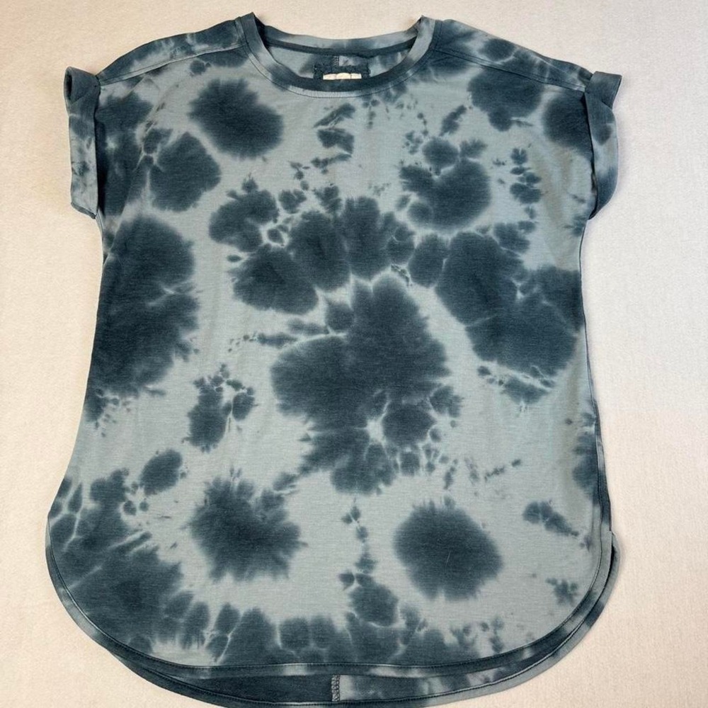 Cupio blue tie-dye baby tee in size M